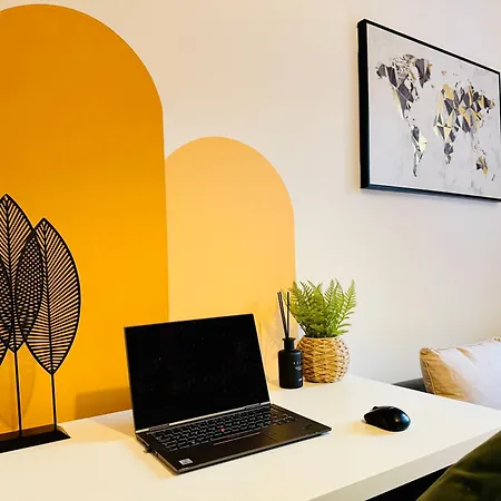 Spacious 2 Bed Flat Free Private Parking * Leeds (West Yorkshire)