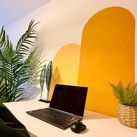 Spacious 2 Bed Flat Free Private Parking * Лидс