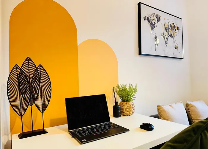 Spacious 2 Bed Flat Free Private Parking * Leeds (West Yorkshire)