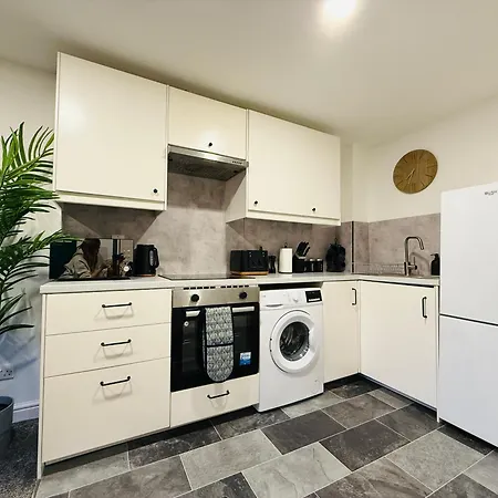 شقة Spacious 2 Bed Flat Free Private Parking *