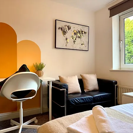 Apartment Spacious 2 Bed Flat Free Private Parking Leeds (West Yorkshire)
